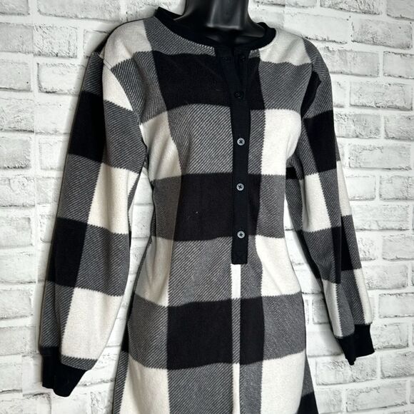 Old Navy Women's Black Pajamas Buffalo Check Fleece Romper Size Medium - Picture 3 of 7